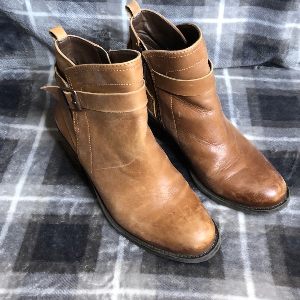 Vince Camuto leather ankle boots size 8.5